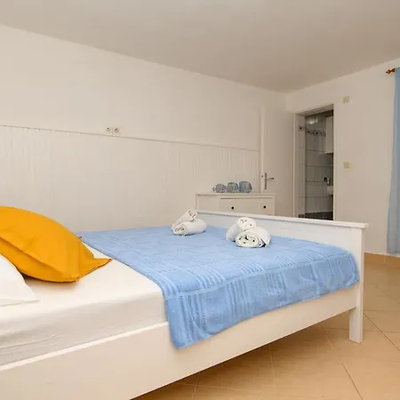 Apartment 7963b *