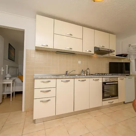 Apartment 7963b Nerezine